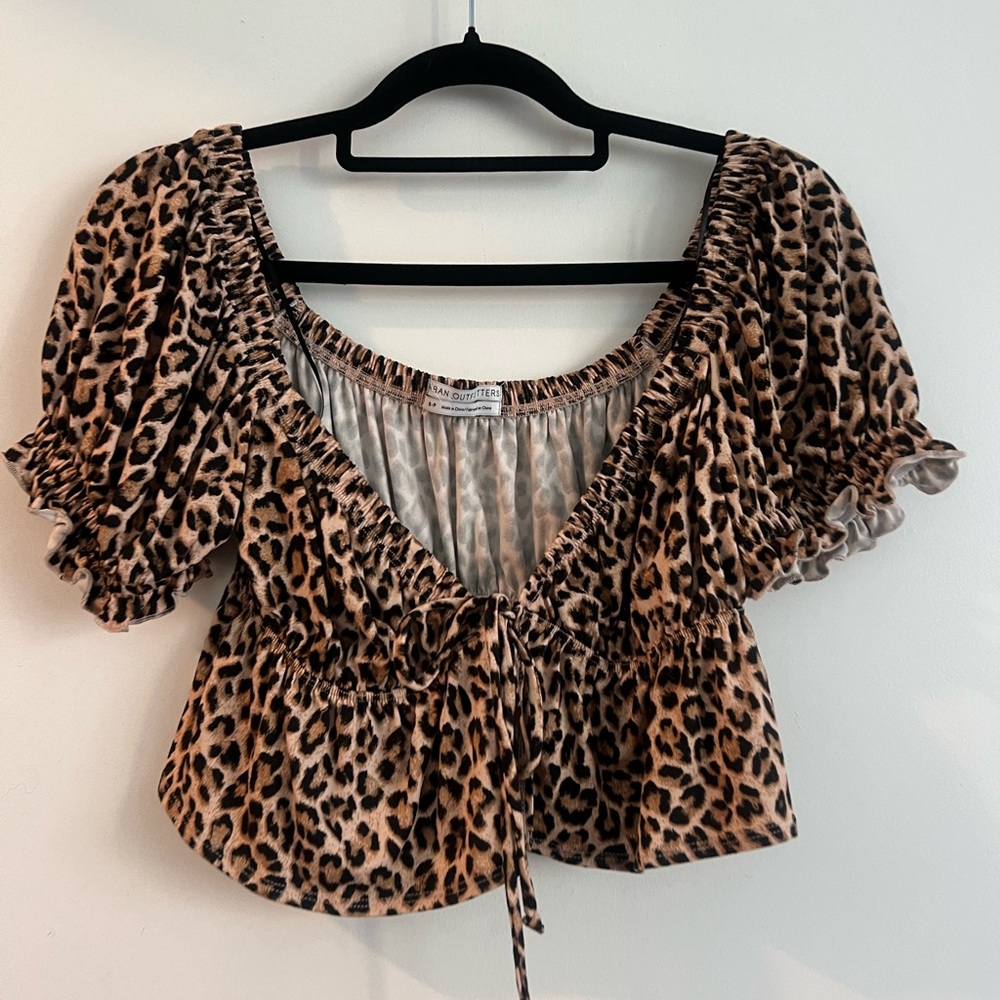 Leopard Print Puff Sleeve Top